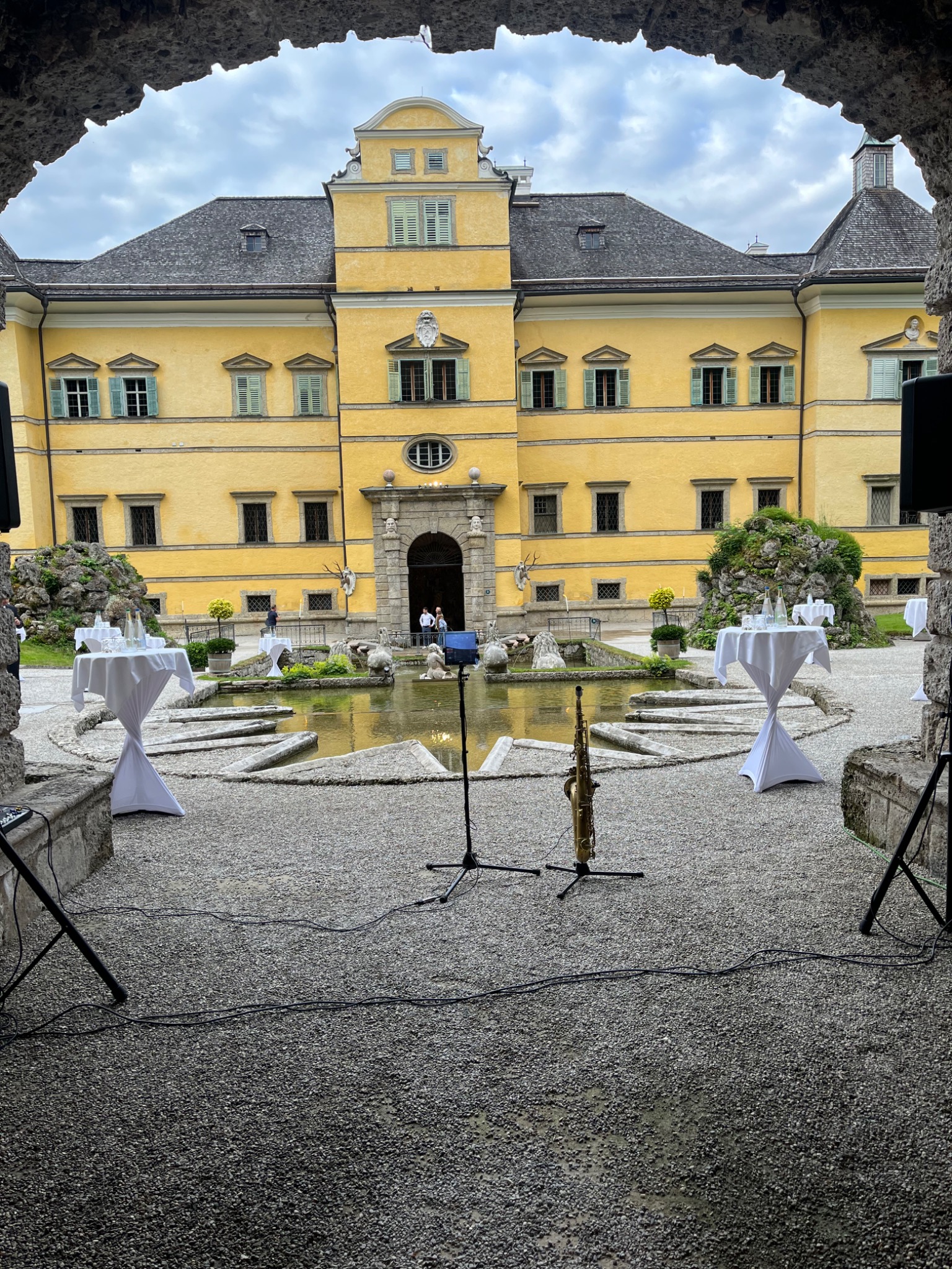 DJ und Live-Saxophon
